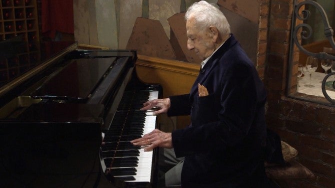 100-årig pianospelare säger musik100-årig pianospelare säger musik  