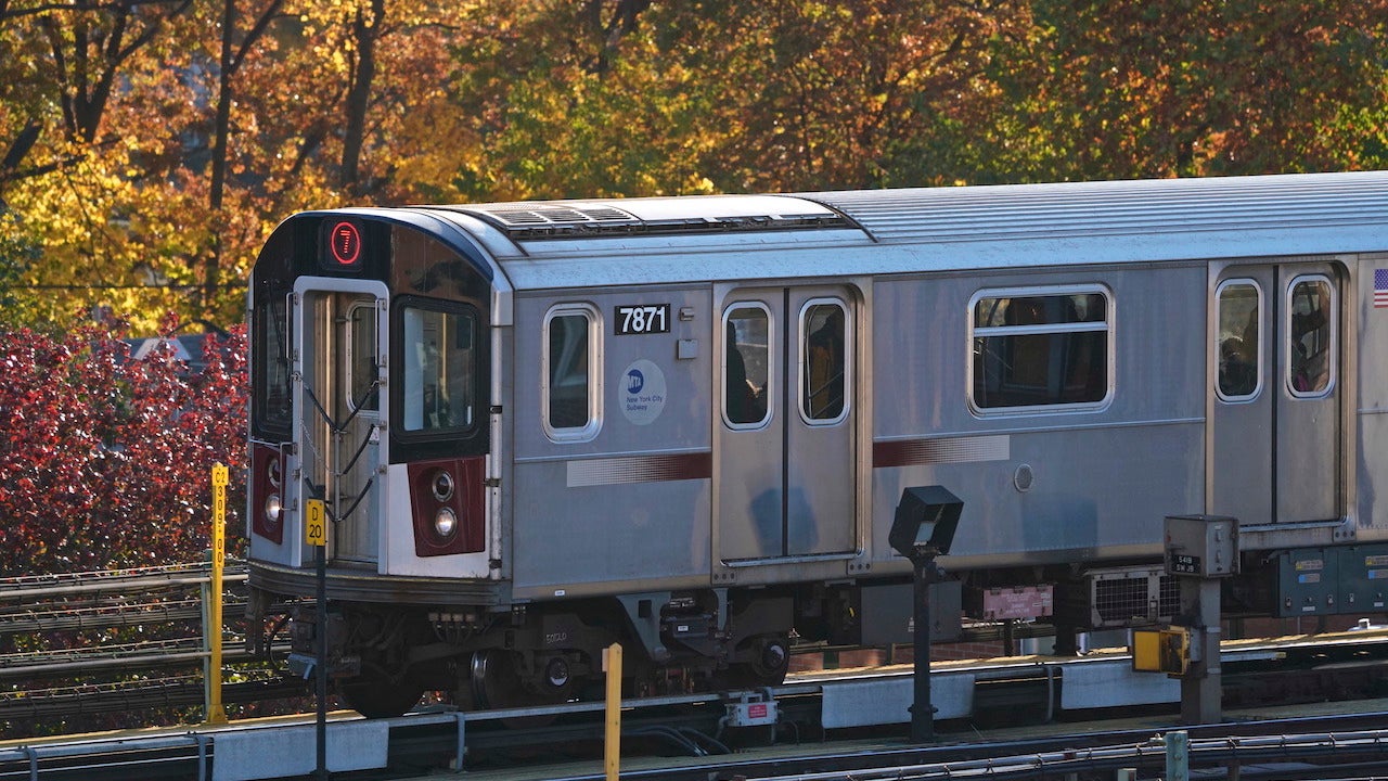 MTA and NYPD warn against 'dangerous' subway surfing trend