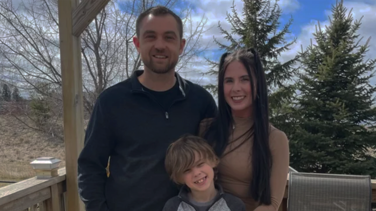 Photo of Stephanie Schmitz with boyfriend and son.