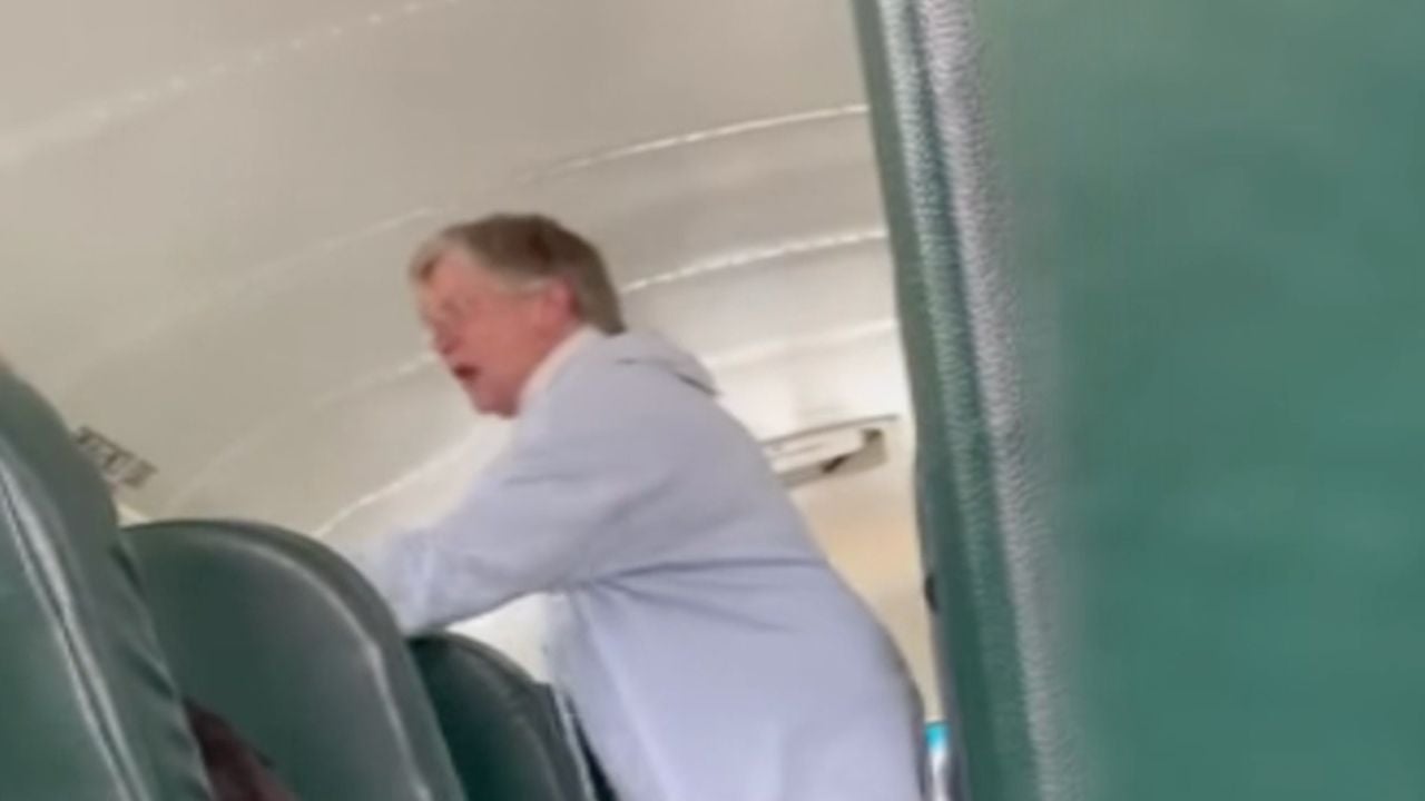 Ohio School Bus Driver Yells at Students Over Spraying Perfume