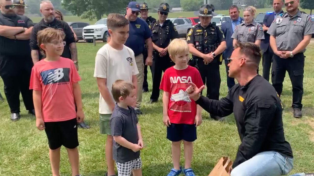 sheriff talking to kids