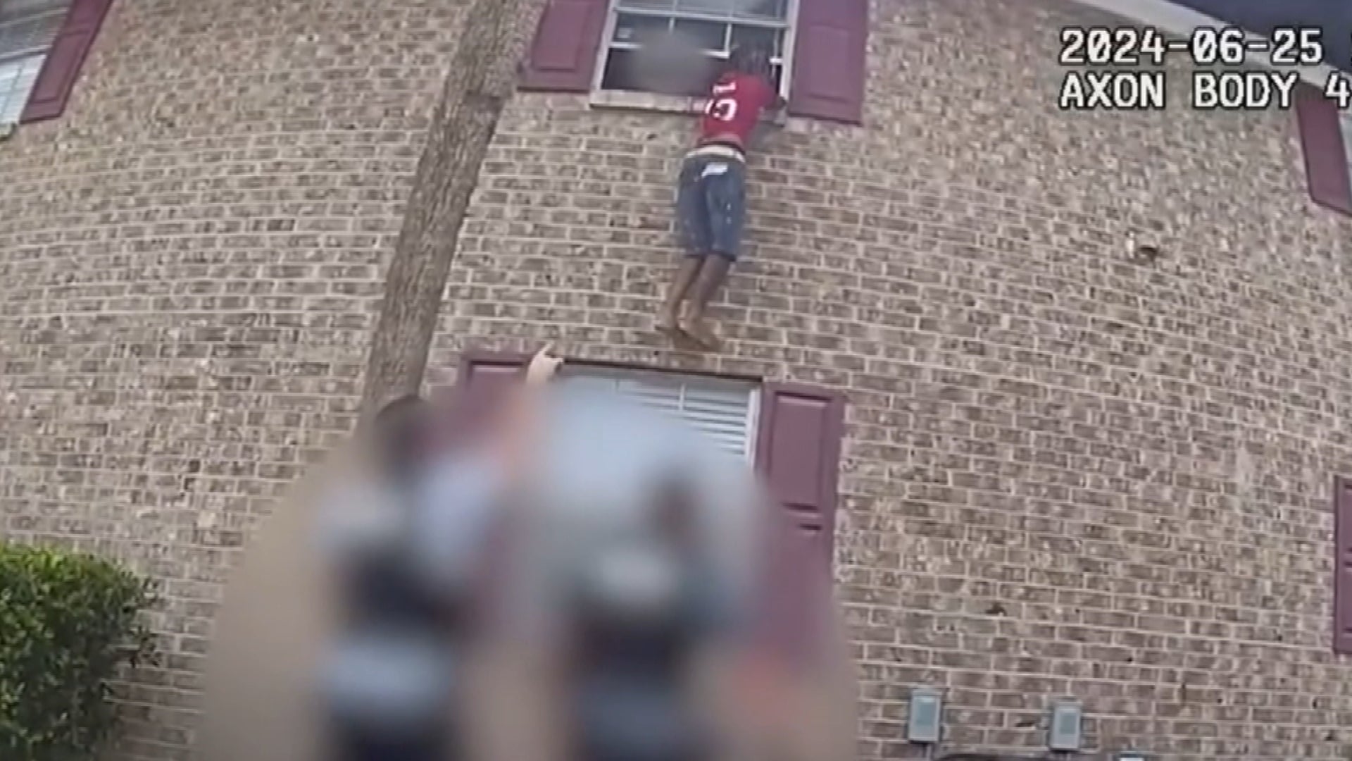 Suspect Tries to Flee From Police by Scaling Apartment Building: Cops