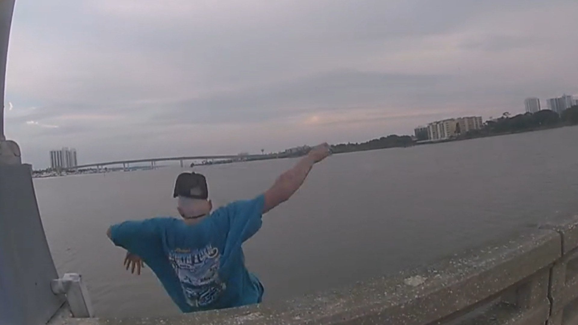 Suspect Jumps off Bridge to Avoid Arrest in Florida