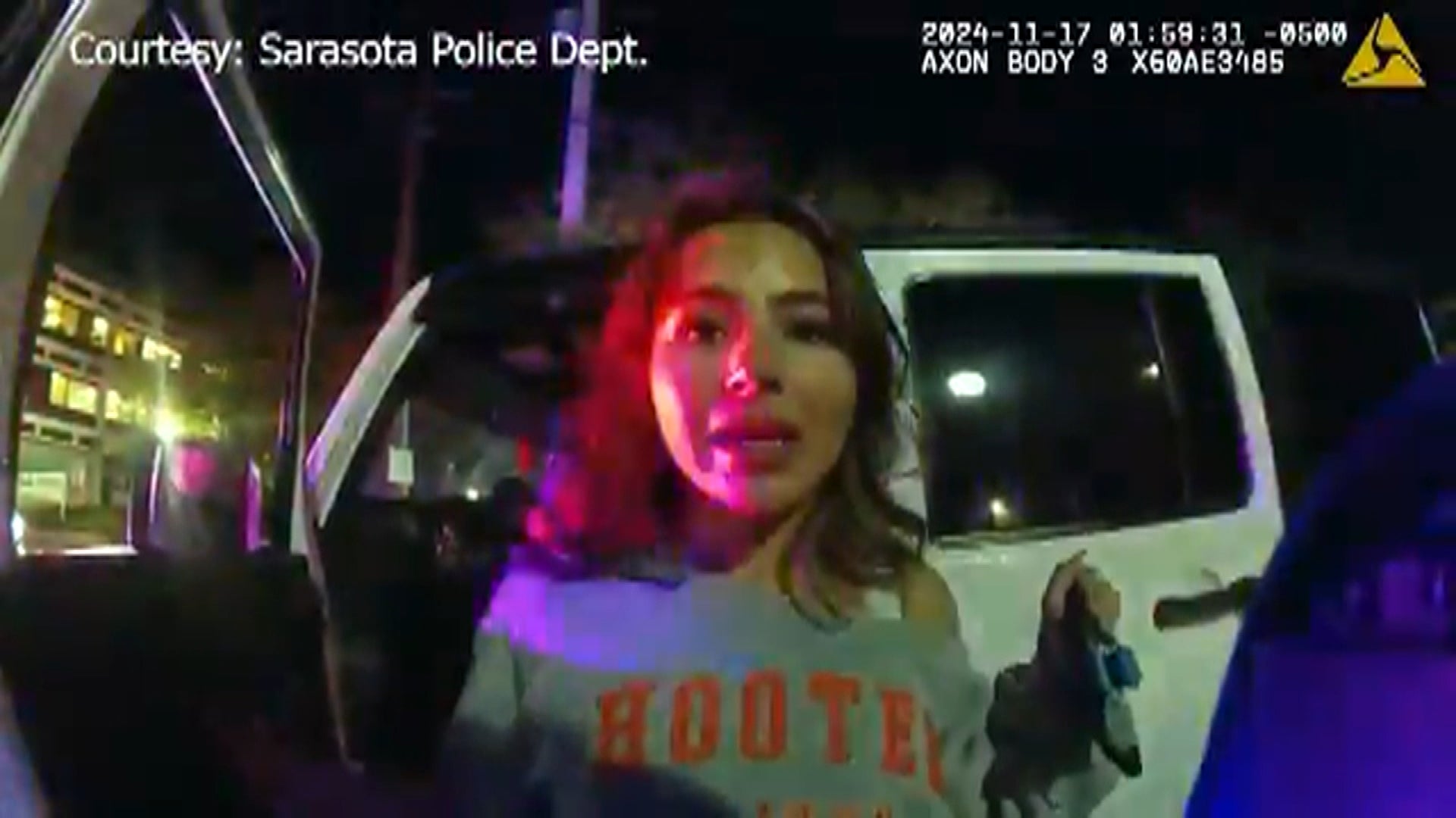 Hooters Server Tries to Flirt Her Way Out of DUI Stop 