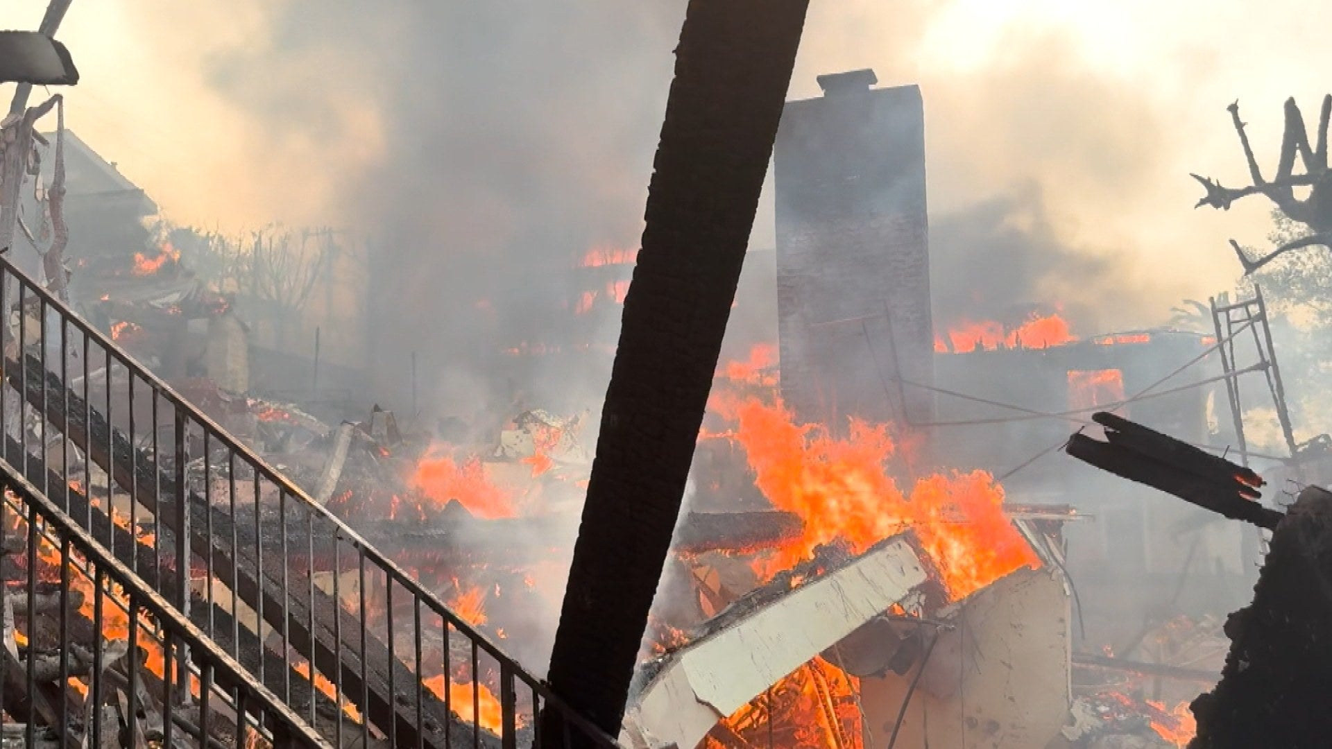 Hero Brain Surgeon Helps Save Homes From LA Wildfires