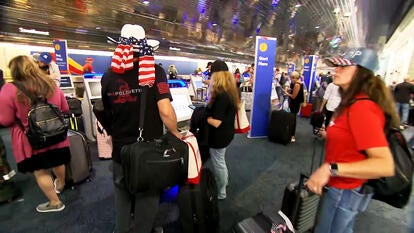 Crowds stuck in airport