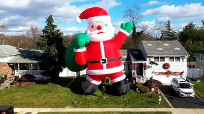 42-Foot Santa balloon