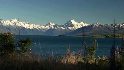 The search has been called off for 2 American and a Canadian hiker who were climbing Aoraki Mount Cook in New Zealand.