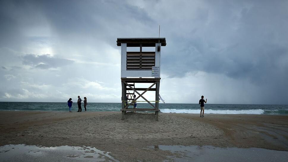 lifeguard stand