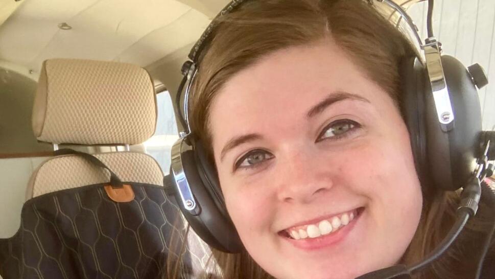 Melanie Georger selfie in plane